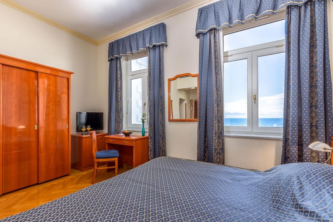 Hotel Galeb オパティヤ エクステリア 写真