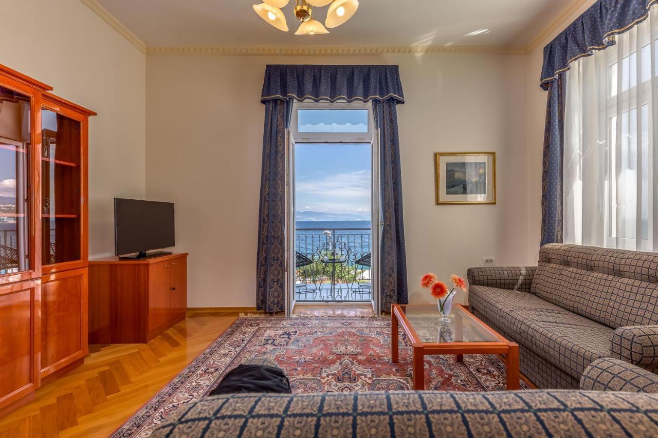 Hotel Galeb オパティヤ エクステリア 写真
