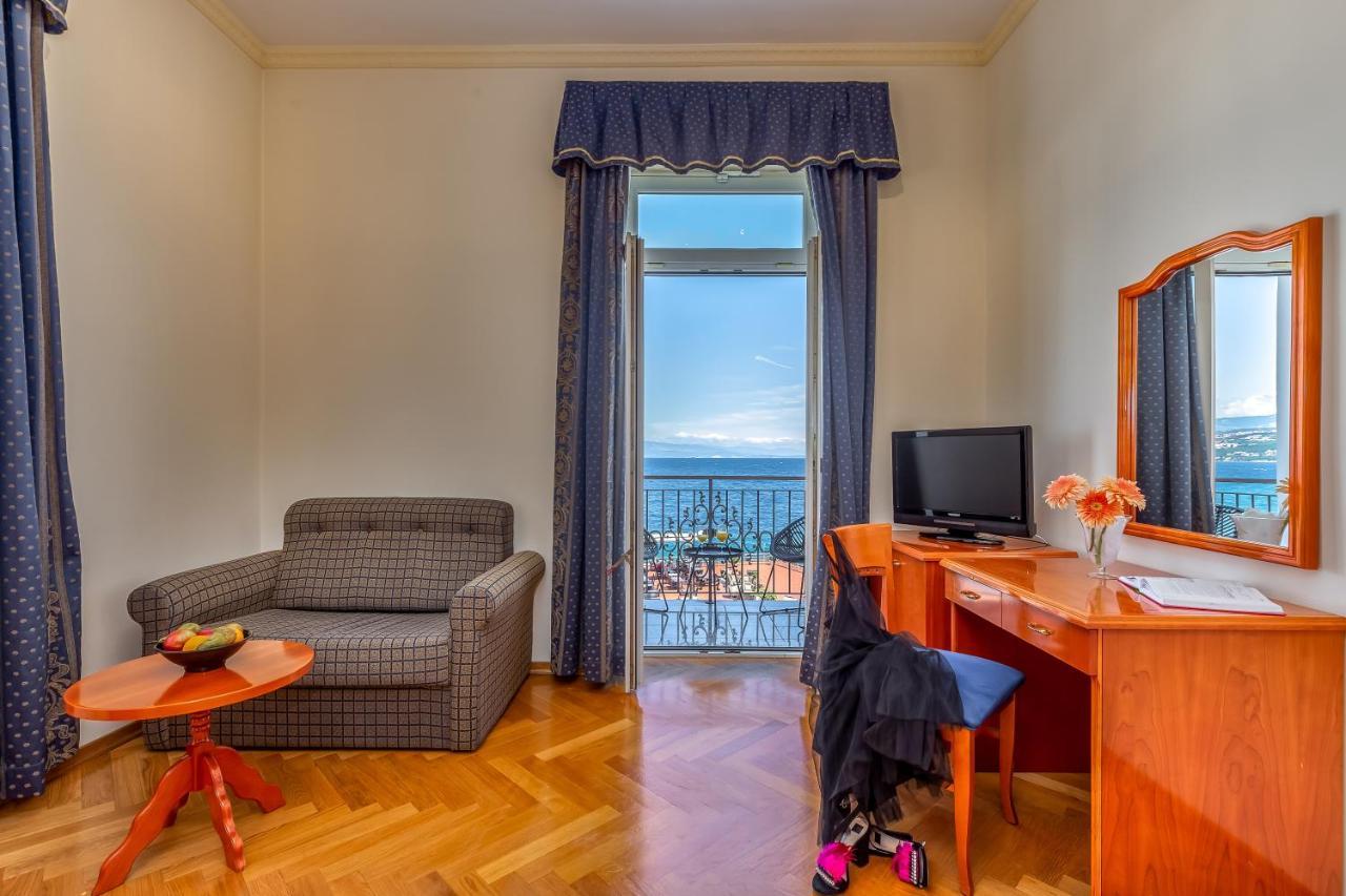 Hotel Galeb オパティヤ エクステリア 写真