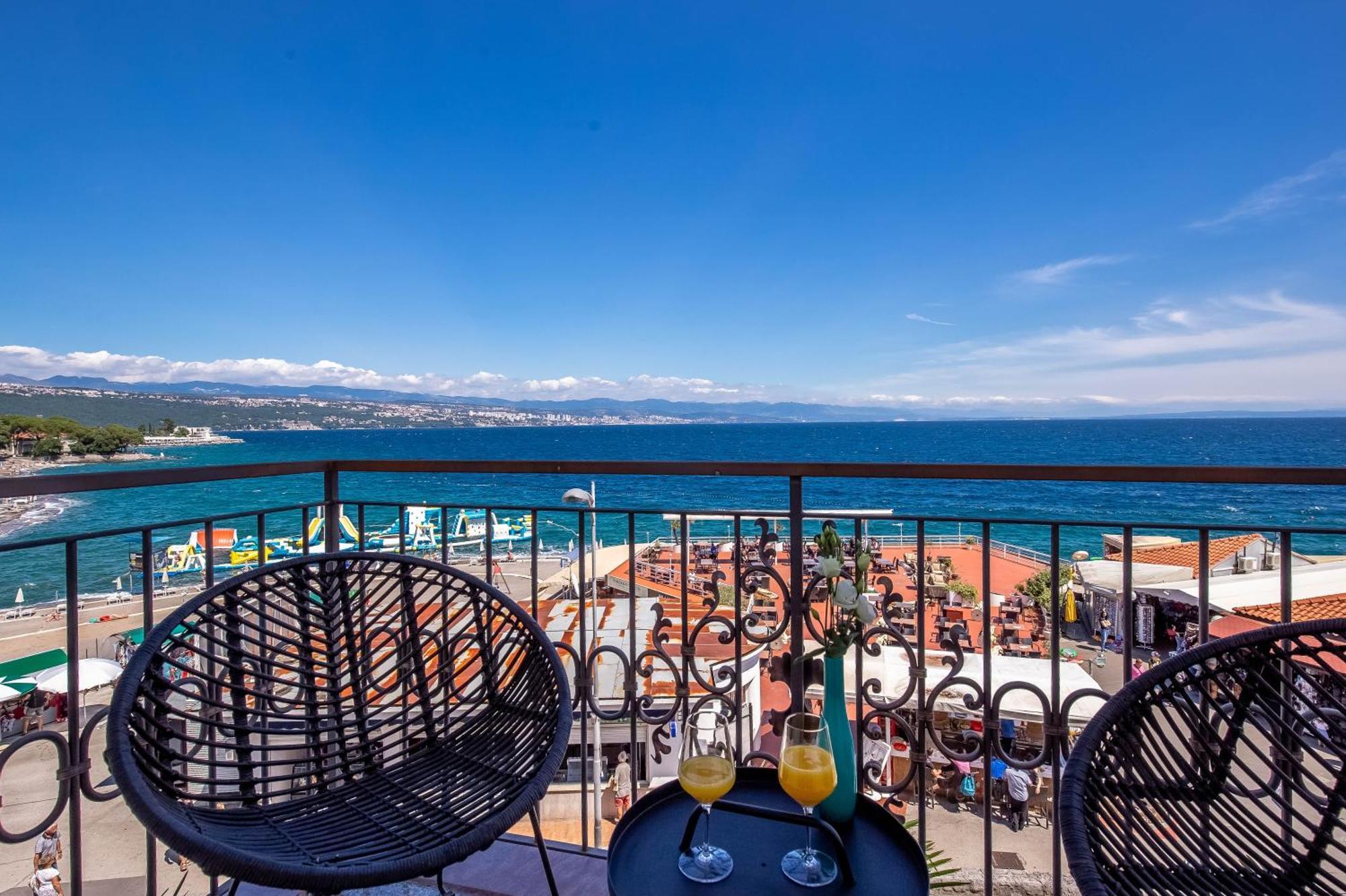 Hotel Galeb オパティヤ エクステリア 写真