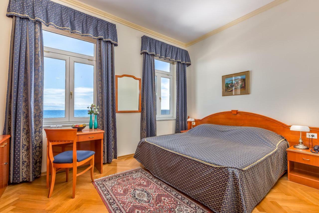 Hotel Galeb オパティヤ エクステリア 写真