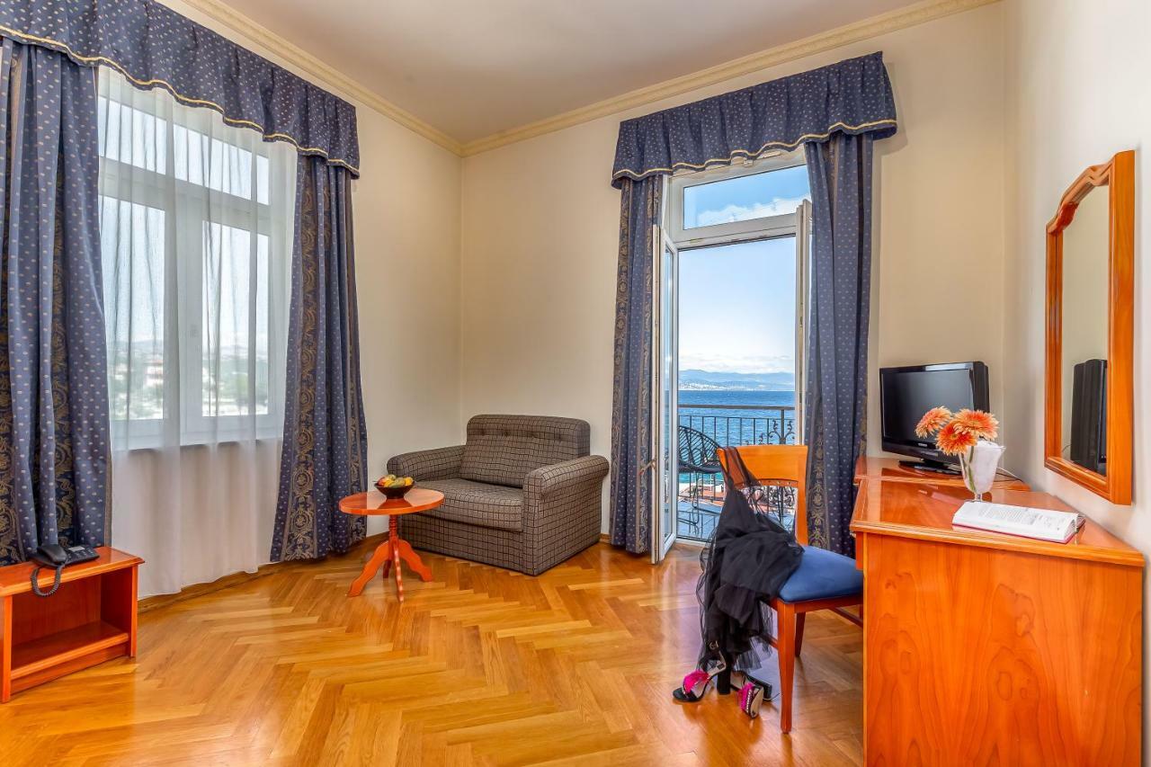Hotel Galeb オパティヤ エクステリア 写真
