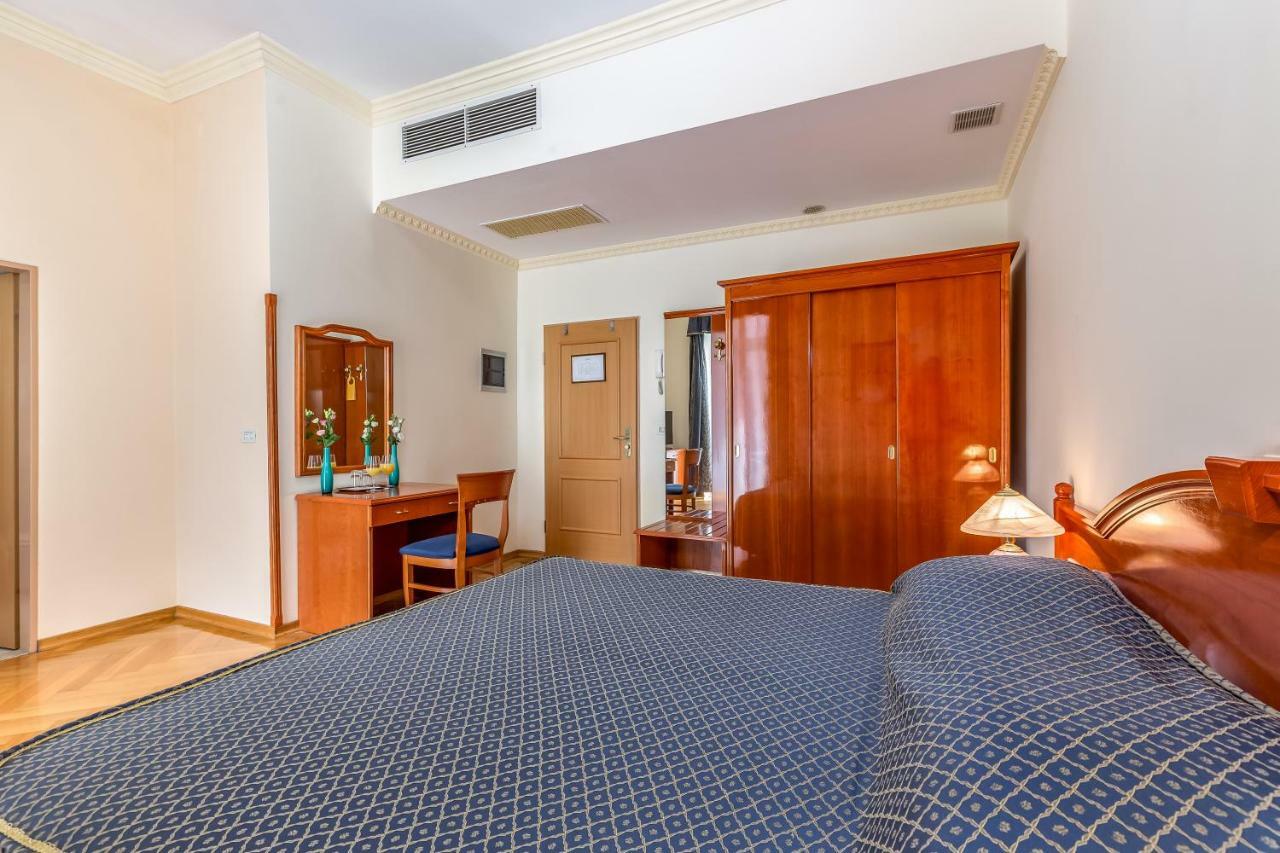 Hotel Galeb オパティヤ エクステリア 写真