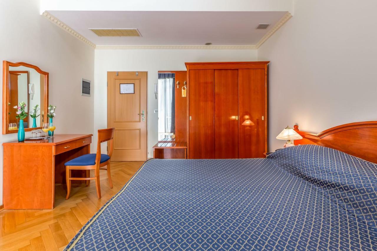 Hotel Galeb オパティヤ エクステリア 写真