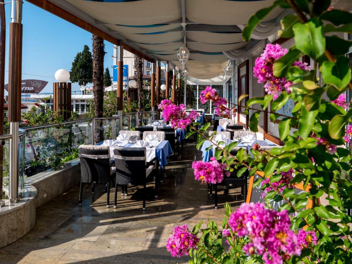 Hotel Galeb オパティヤ エクステリア 写真